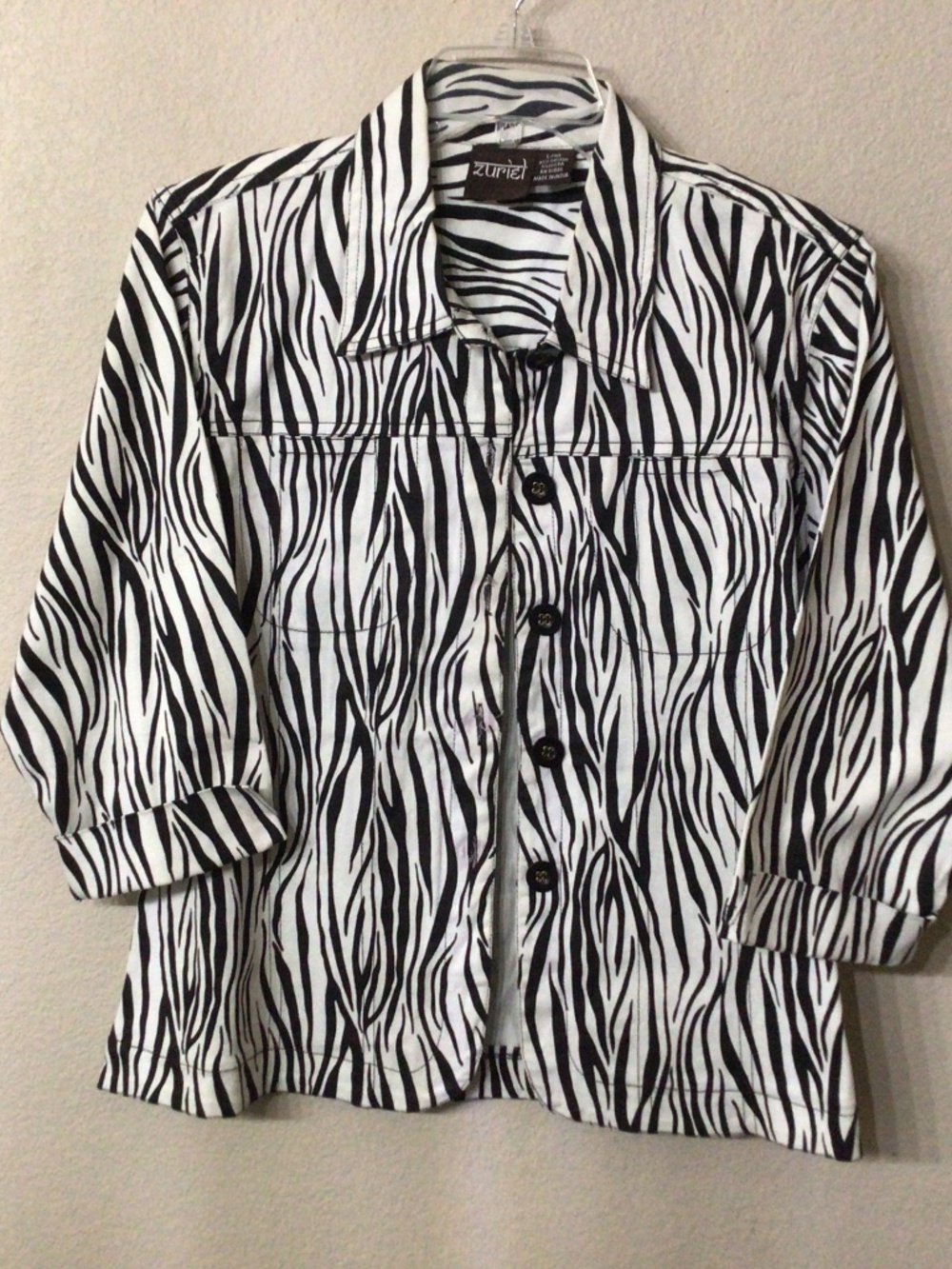 Zuriel Black and white lightweight jacket. Size L/XL, excellent shape